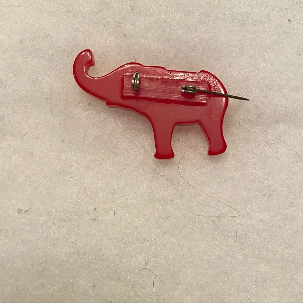 VINTAGE BAKELITE BROOCH RED ELEPHANT TRUNK UP PIN JEWELRY
